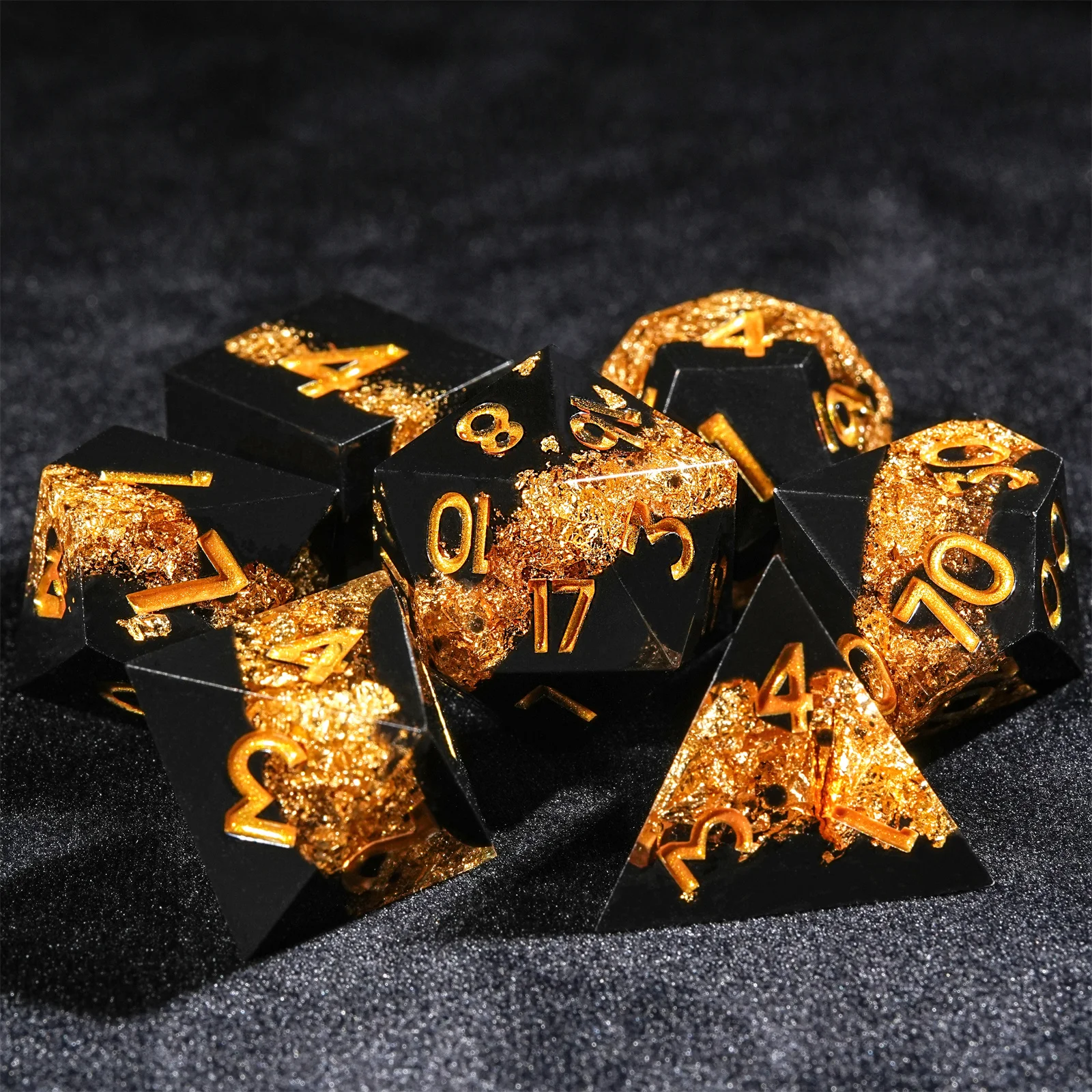 7pcs DND Dice Resin Black Gold - مراجعة Desk Setup Black وسعره