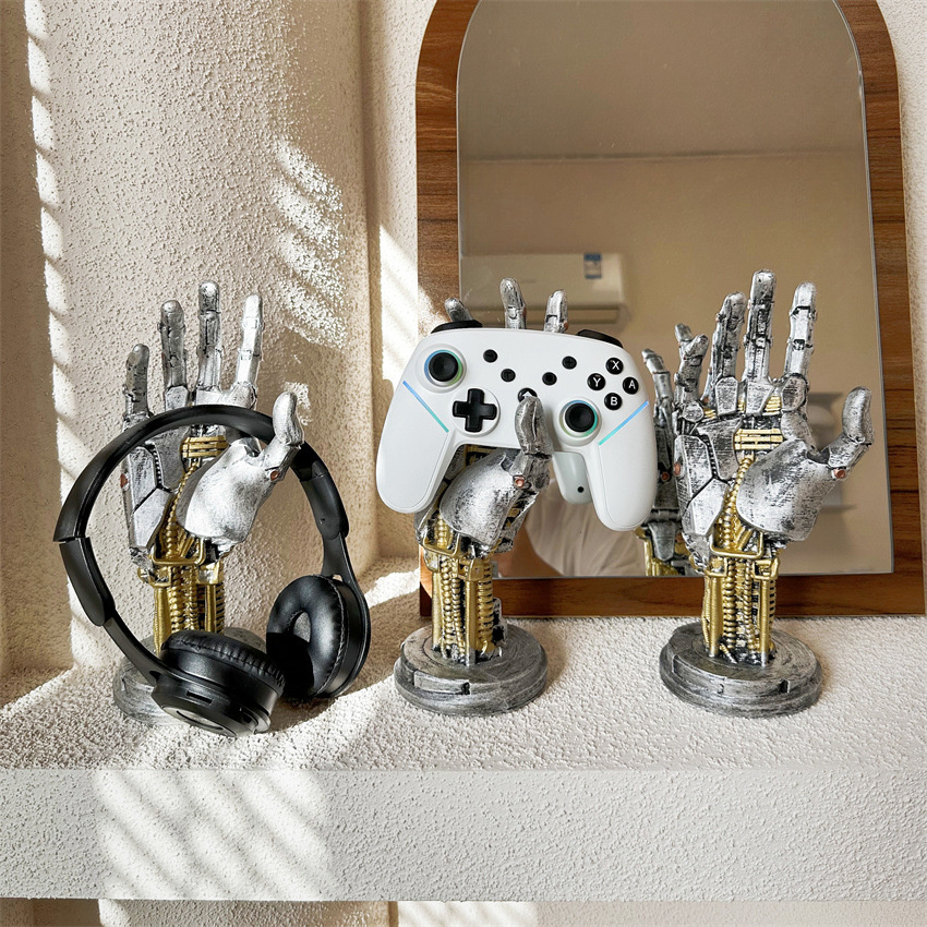 Dark Fantasy Devil Hand Statue - مراجعة Desk Setup Dark وسعره